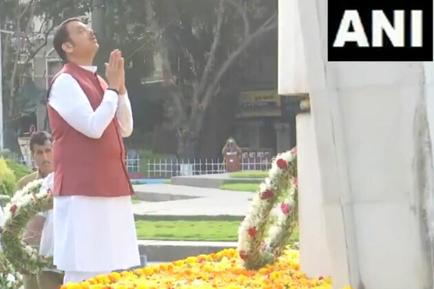 CM Devendra Fadnavis pays tribute to martyrs of the Samyukta Maharashtra Movement on 65th State Foundation Day