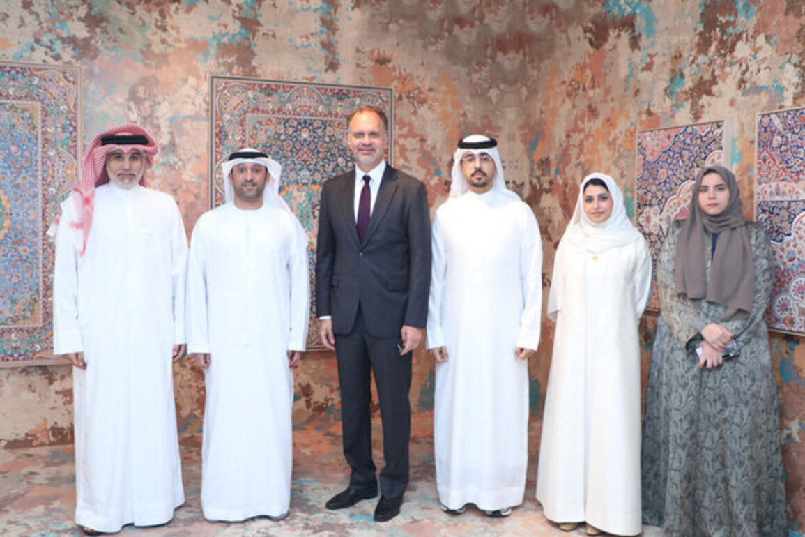 US delegation views artworks featured at Sharjah Islamic Arts Festival