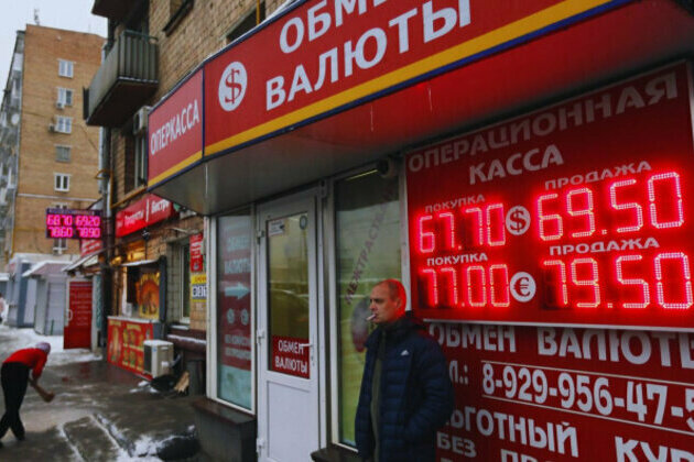 Russias Economy Teeters on the Edge of Recession, Minister Warns