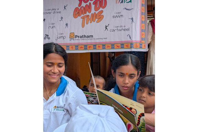 Reliance Foundation athletes Moumita Mondal, Sonia Baishya celebrate International Olympic Day with children in Kalyan