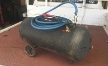 Handy tank for tyre top-ups