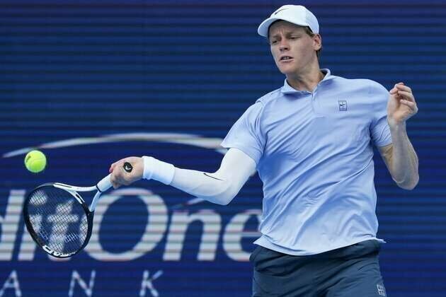 Top-seeded Jannik Sinner coasts into Cincinnati semifinals