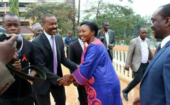 Muntu ne Kiiza nga bali mu lukung'aana olumu gye buvuddeko Muntu ne Kiiza nga bali mu lukung'aana olumu gye buvuddeko