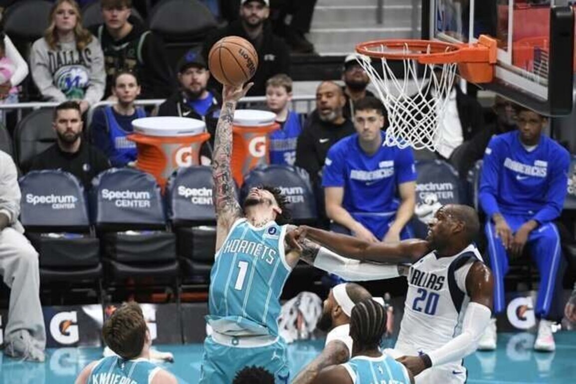 Hornets blast Mavericks to get back to .500
