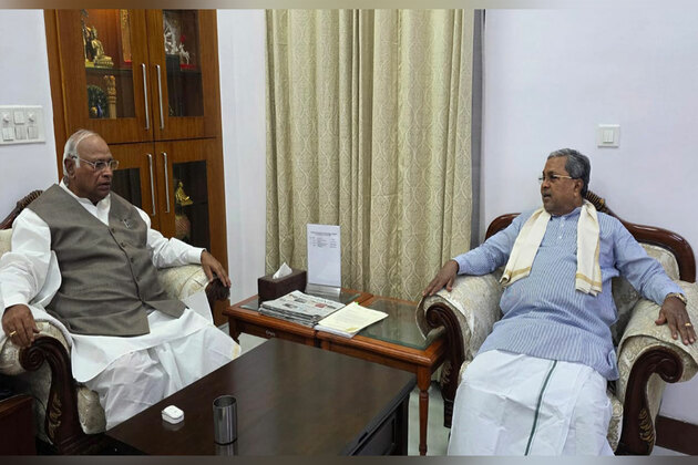 Karnataka CM Siddaramaiah meets Congress President Mallikarjun Kharge in Delhi