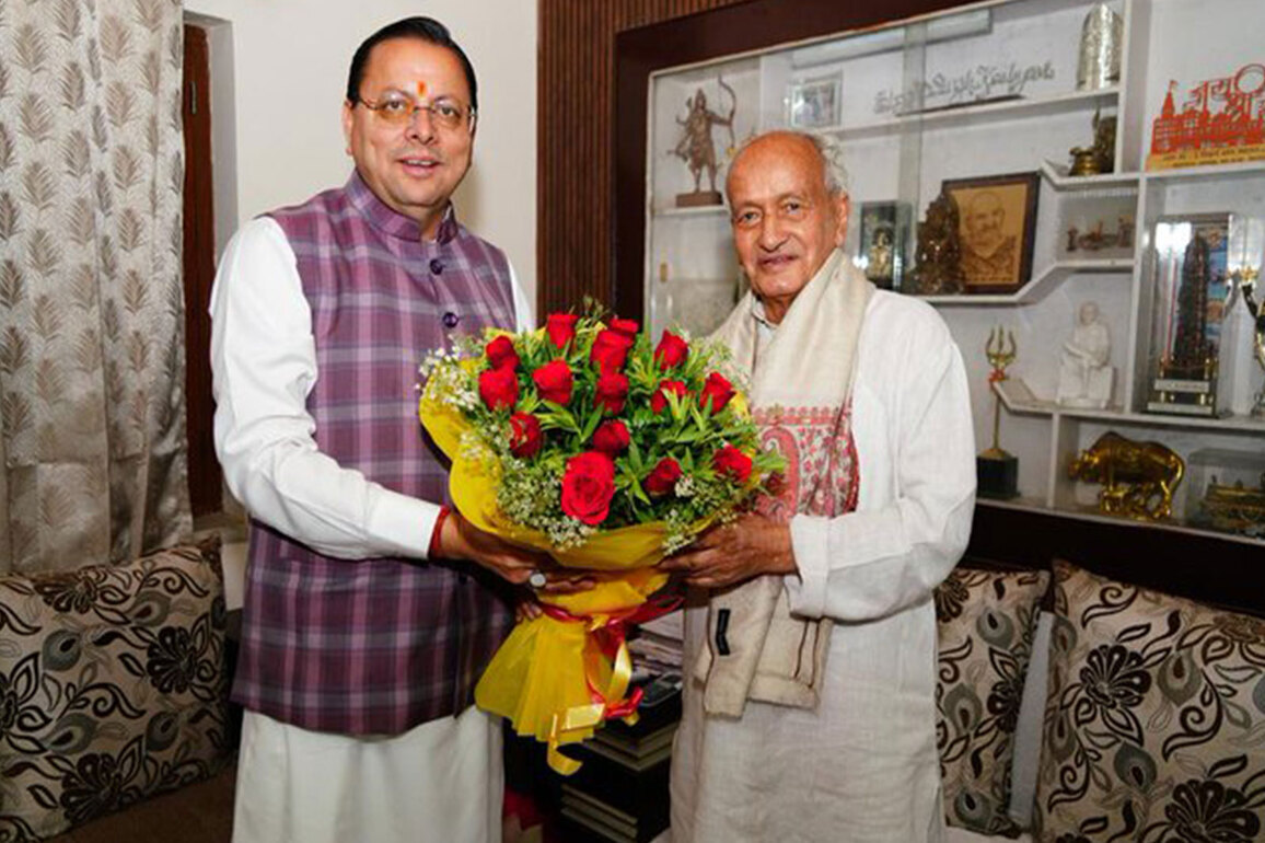 Uttarakhand CM Dhami meets Bhagat Singh Koshyari to congratulate him on Padma Bhushan