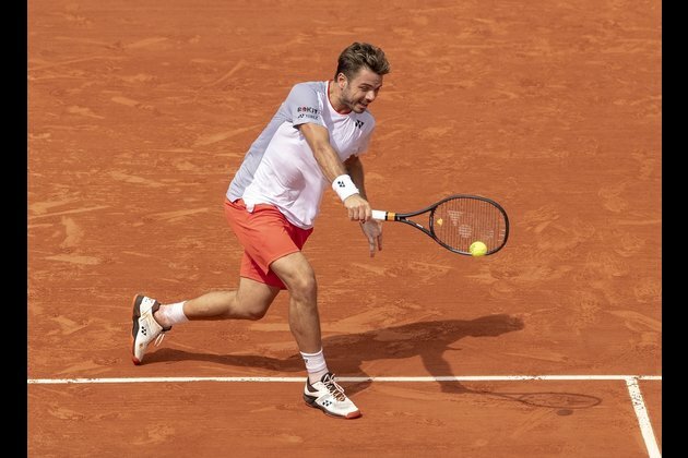 Wawrinka ousts Murray in straight sets at French Open