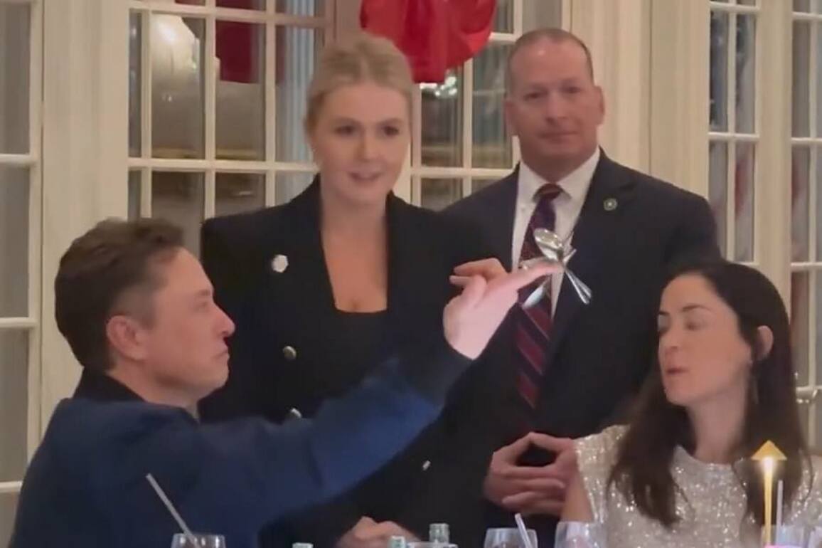 Everyone's saying the same thing about Elon Musk's bizarre table etiquette