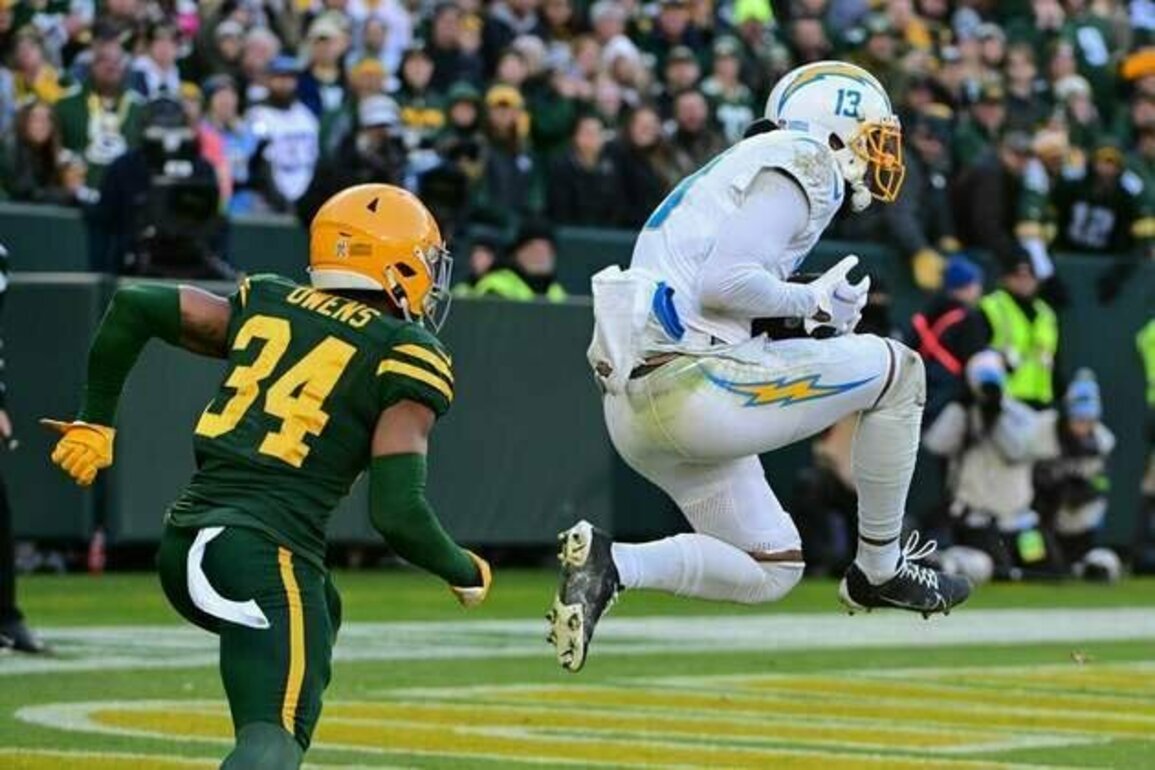 WR Keenan Allen reunites with Chargers on one-year deal