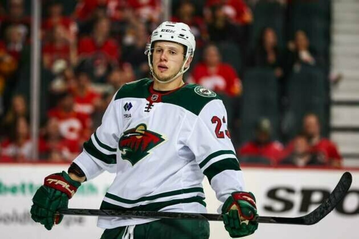 F Marco Rossi signs 3-year, $15M deal with Wild