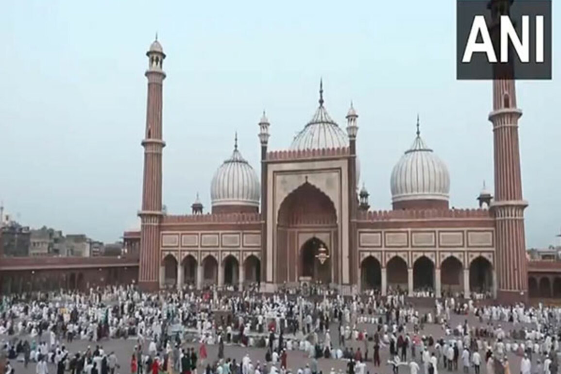 Delhi: Devotees gather at Jama Masjid to offer namaz, celebrate Eid al-Adha