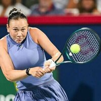 Amanda Anisimova rallies past Iga Swiatek at WTA Finals