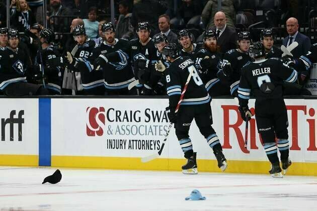 NHL roundup: Nick Schmaltz's hat trick lifts Mammoth past Sharks