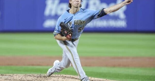 Brewers relievers rise to occasion in runaway win over Mets