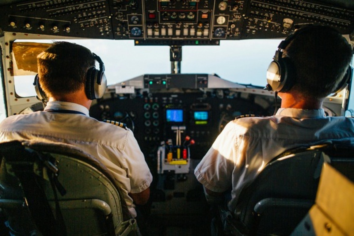 Airlines want pilot age cap lifted to 67, safety groups push back