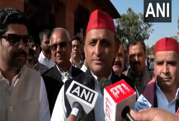 "BJP ne Kumbh mein aag lagadi, Kumbh ki hi aag lagadi": SP chief Akhilesh Yadav