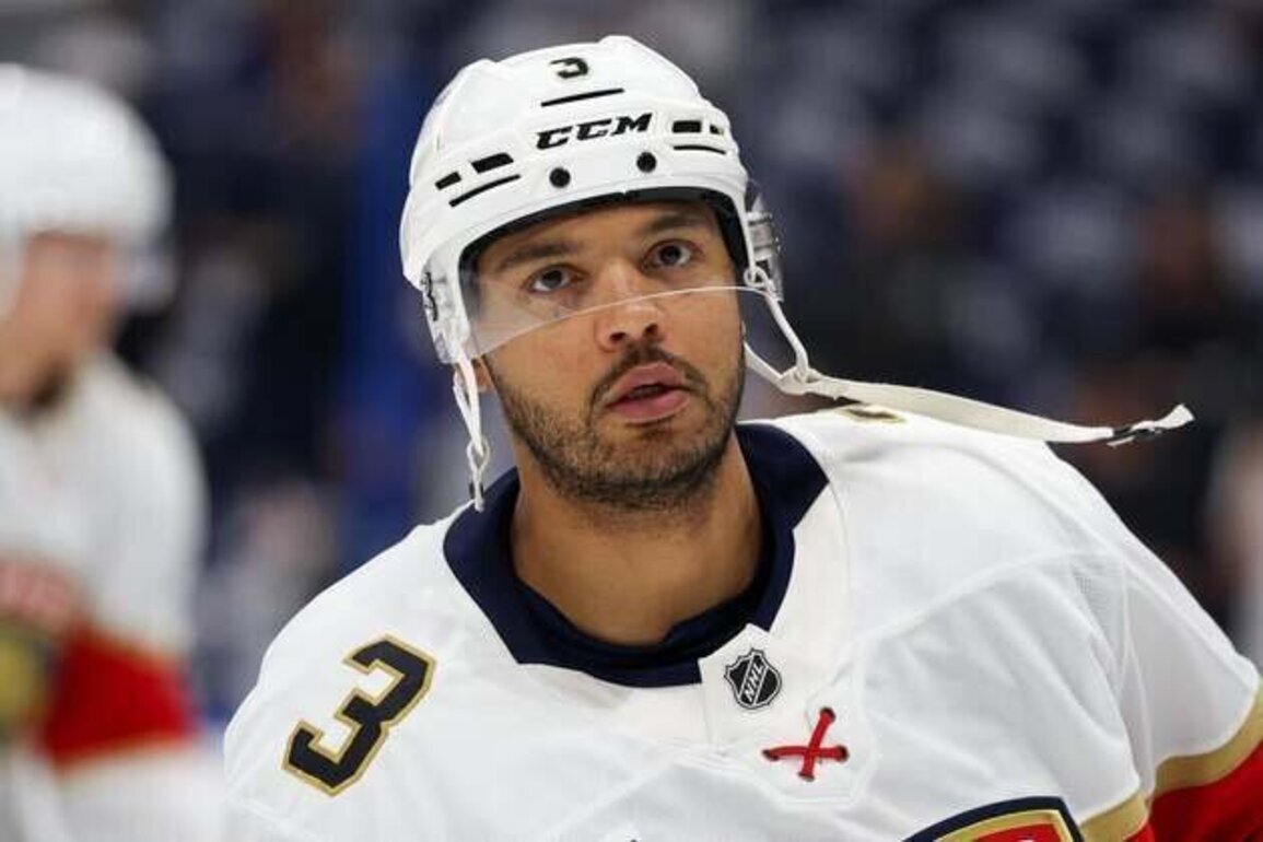 Panthers D Seth Jones (broken foot) out for season