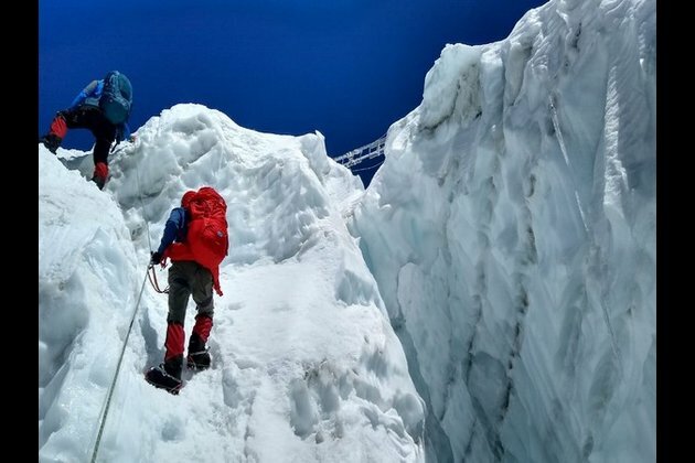 10 mountaineers from India summit Mt. Kanchenjunga