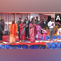 President Murmu offers prayers, performs Ganga Aarti at Prayagraj's Triveni Sangam during Mahakumbh