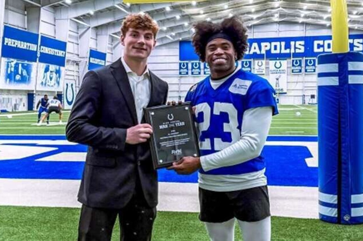 Colts name Eli Manship 'Colts High School Man of the Year'
