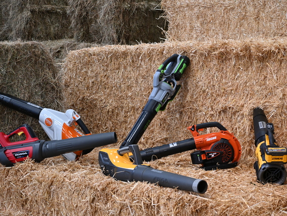 Six battery leaf blowers tested: Can electric match petrol on-farm?