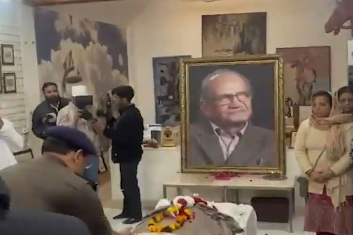 Sculptor of Statue of Unity Ram Vanji Sutar passes away at 100; leaders pay tribute