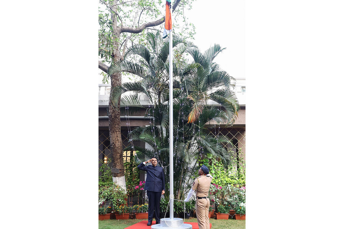 CM Fadnavis hoists national flag on 66th Maharashtra Foundation Day