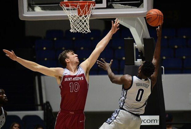 Saint Joseph's hangs on to defeat Georgetown