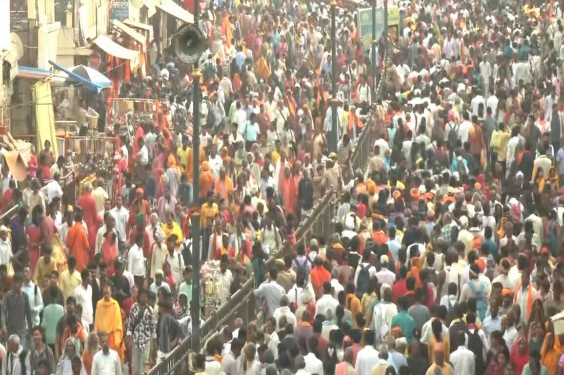 Ayodhya: Security tightens as devotees gather at Ram Mandir on last day of Chaitra Navratri