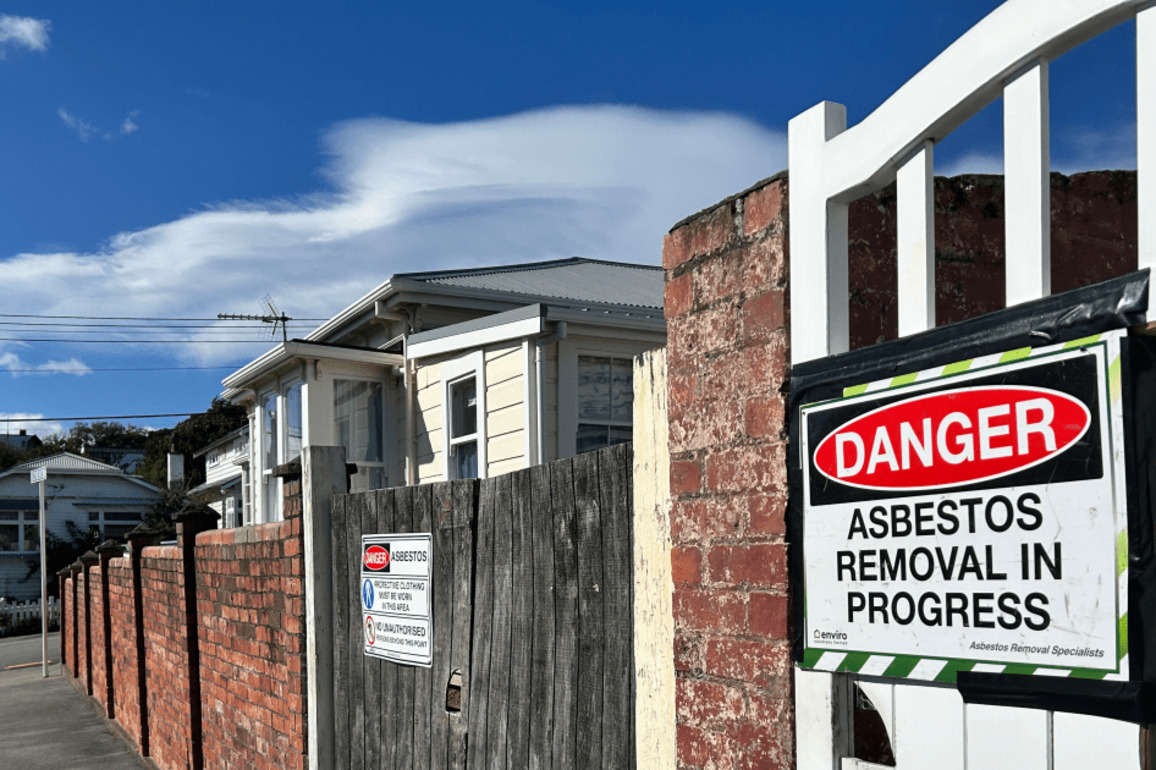 Asbestos blown on to Wellington homes by waterblasters