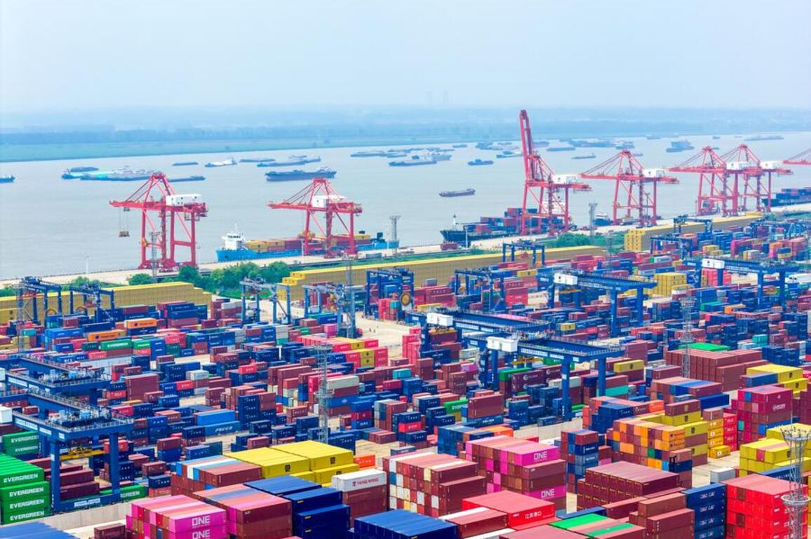 Navigating challenges, China's foreign trade forges ahead with resilience