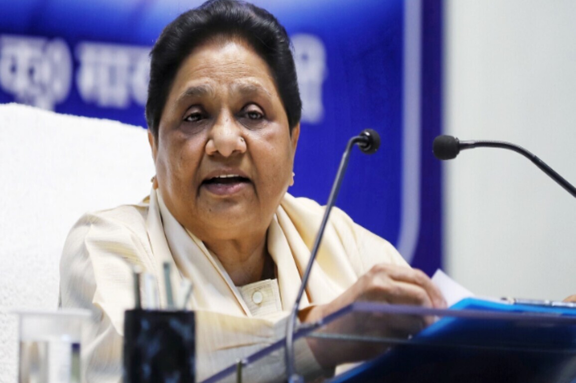 "Grandfather of social change": Mayawati pays tribute to Mahatma Jyotiba Phule on his 200th birth anniversary