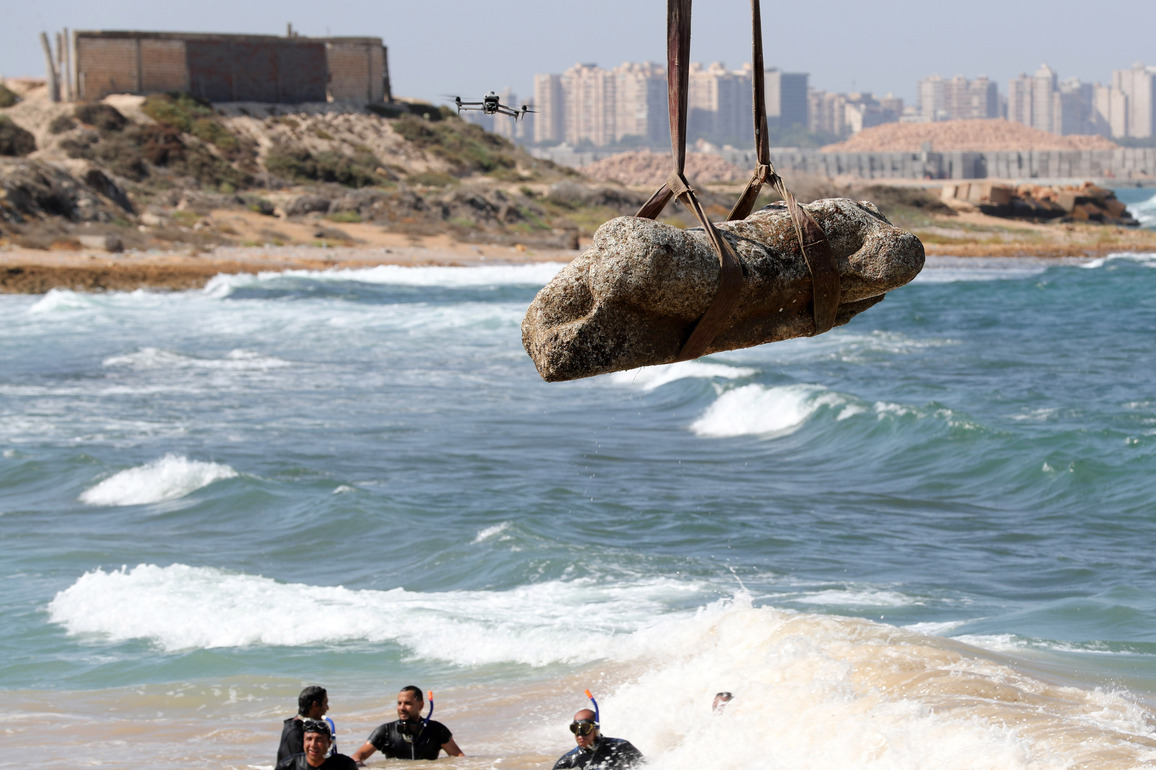 EGYPT-ALEXANDRIA-MEDITERRANEAN SEA-ARCHAEOLOGICAL FINDS-RETRIEVAL