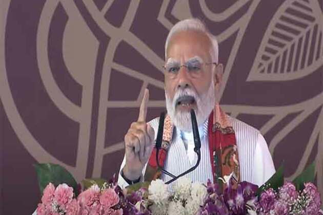 Banas Dairy changed both image and destiny of thousands of families in Kashi: PM Modi