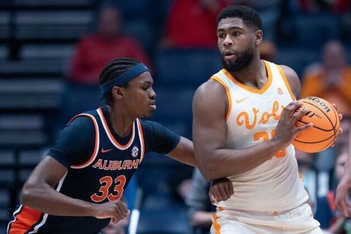 Tennessee uses 20-0 run to knock Auburn to NCAA Tournament brink