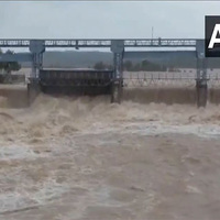 J-K: River Ravi floods Lakhanpur, CRPF office relocated amid damage