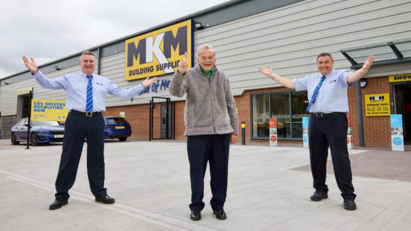 Umpire Dickie Bird officially opens MKM Barnsley