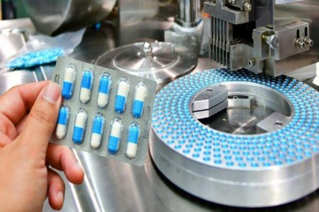 Trump signs executive order to encourage US drug manufacturing
