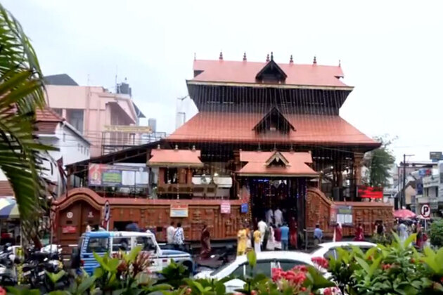 Onam: Heavy rush at Sree Padmanabhaswamy Temple as devotees arrive for Thiruvonam darshan