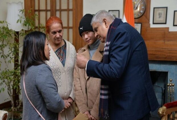 Chopper crash: WB Governor hands over Rs 5.5 lakh cheque to Havaldar Satpal Rai's family