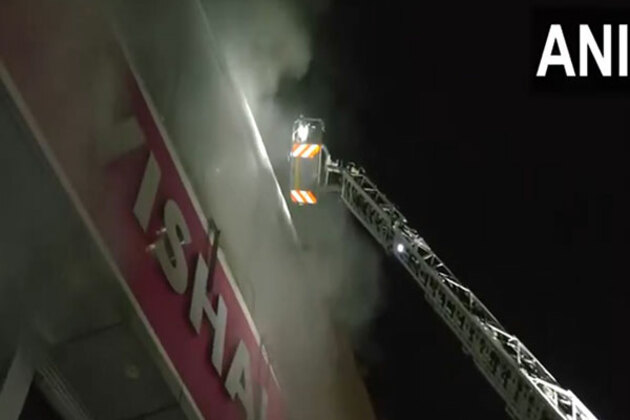 Delhi: Fire breaks out in Karol Bagh's commercial building