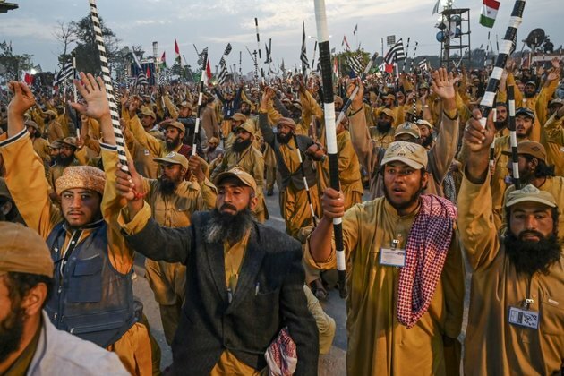 Anti-Government Protesters End Islamabad Sit-In To Block Roads