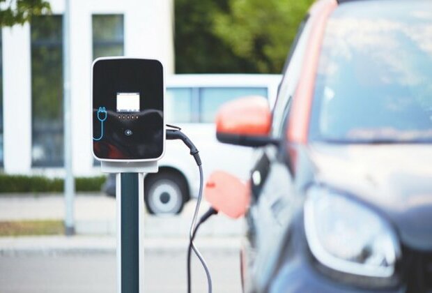 Delhi govt to offer interest subvention of 5pc on EVs, buyers to get additional relief of Rs 25,000