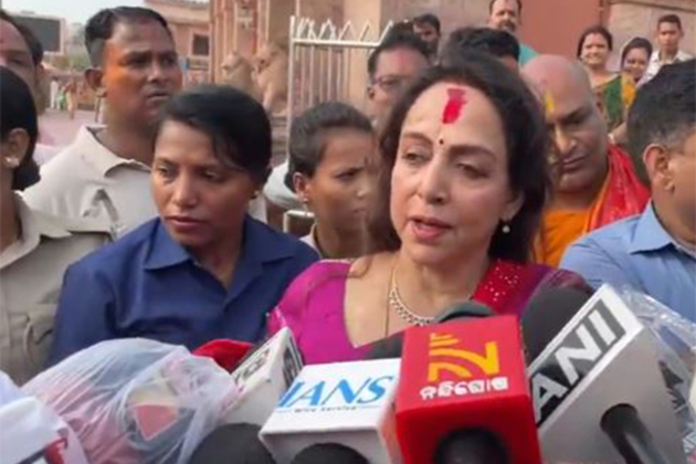 Hema Malini offers prayers at Jagannath Temple in Puri