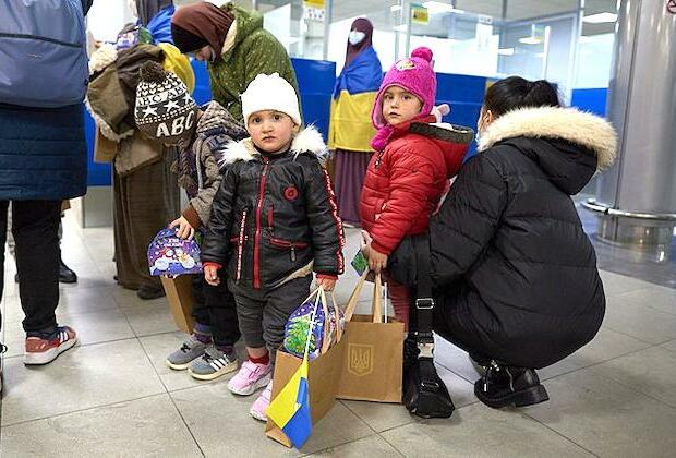 20,000 Ukrainian refugees could arrive in Ireland, says Coveney