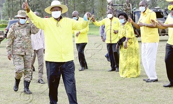 Pulezidenti Museveni ng’atuuka e Sironko gye yasisinkanidde abakulembeze ba NRM okuva e Sironko ne Bulambuli ku ssomero lya Masaba SSS. Pulezidenti Museveni ng’atuuka e Sironko gye yasisinkanidde abakulembeze ba NRM okuva e Sironko ne Bulambuli ku ssomero lya Masaba SSS.