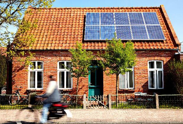 Sales of solar panels jumps in UK due to energy crisis