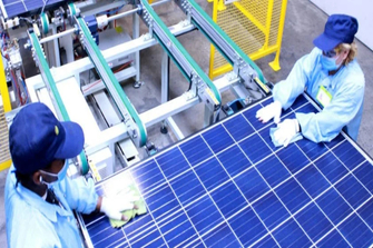 Swiss solar panel maker cuts workers' hours at German site