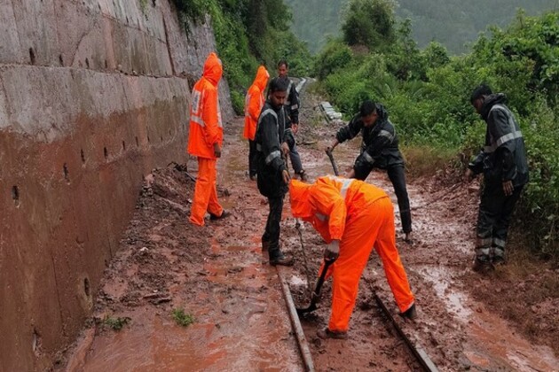 Himachal: Landslides near Koti and Sanwara delay Kalka-Shimla trains by 3 hours