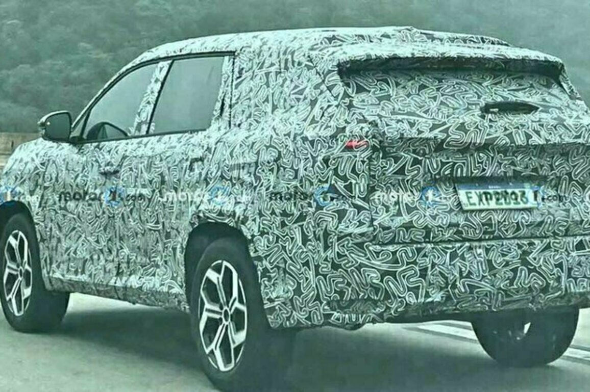 Renault Bigster Base Model Spied Ahead Of Launch  7-Seater Duster